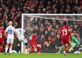 كريستال بالاس يكتسح ليفربول بثلاثية ويخرجه من كأس الرابطة