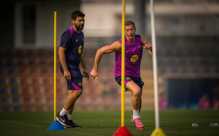 ويعود ليفاندوفسكي إلى تدريبات برشلونة بعد تعافيه من الإصابة