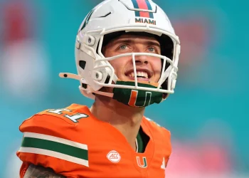 Carson Beck’s sister Kylie rocks can’t-miss fit at Miami game vs. Syracuse