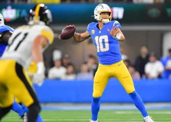 Chargers' Justin Herbert limps off after questionable Steelers tackle