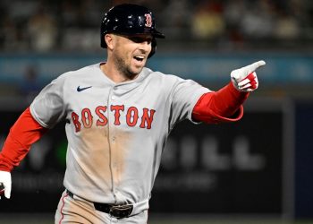 Alex Bregman, Cody Bellinger, Edwin Diaz opt for free agency