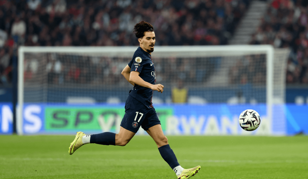 باريس تضرب بقوة… فريق من خمسة لاعبين يسقط توتنهام في ليلة الأبطال