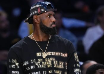 LeBron James takes key step toward returning to Lakers