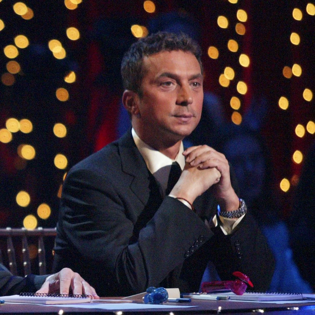 DANCING WITH THE STARS - "Episode 101" -- In the first round of competition, each couple demonstrated how well their training and rehearsing paid off, by performing a choreographed cha cha cha routine or a waltz. This Latin style of dance (cha cha cha) allowed the female professional dancers, Edyta, Charlotte and Ashly, to lead their celebrity dance partners, Evander, John and Joey. In the ballroom style (waltz), the male professional dancers, Louis, Jonathan and Alec, led their partners, Trista, Rachel and Kelly. "Dancing with the Stars" debuted WEDNESDAY, JUNE 1