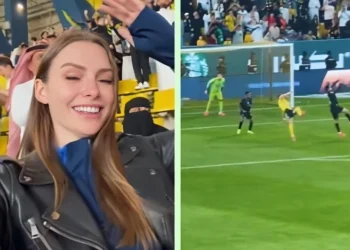 هدف كريستيانو في مرمى الخليج يثير حماس المشجعة النصراوية ويهز مواقع التواصل باللقطة الأسطورية التي لا تفوت