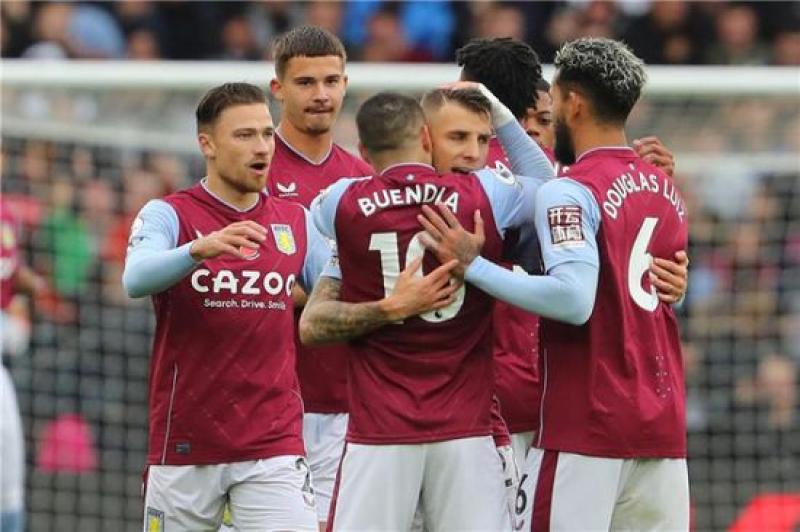 أستون فيلا يهزم ليدز يونايتد 2-1 ويواصل التقدم في الدوري الإنجليزي الممتاز