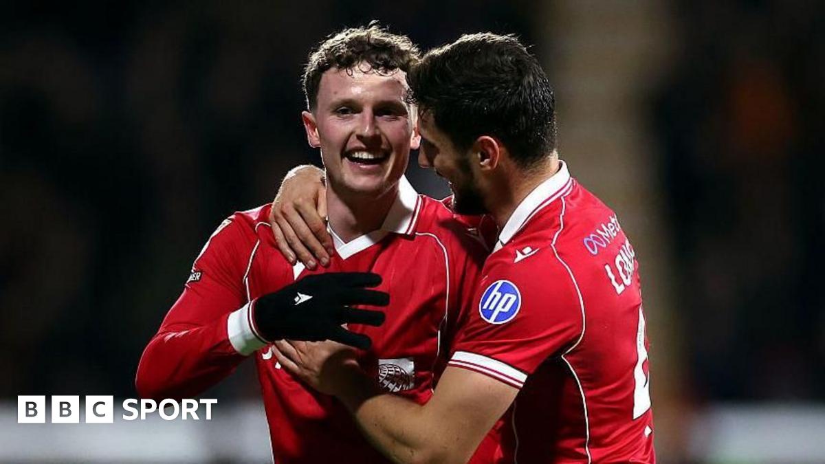 Wrexham 2-0 Bristol City: Red Dragons beat Robins to close in on top six