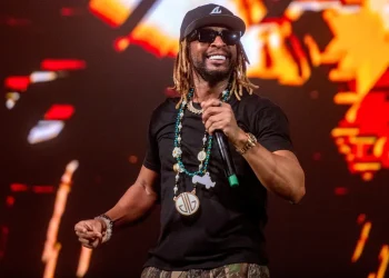 Who is performing Ravens-Bengals Thanksgiving halftime show?