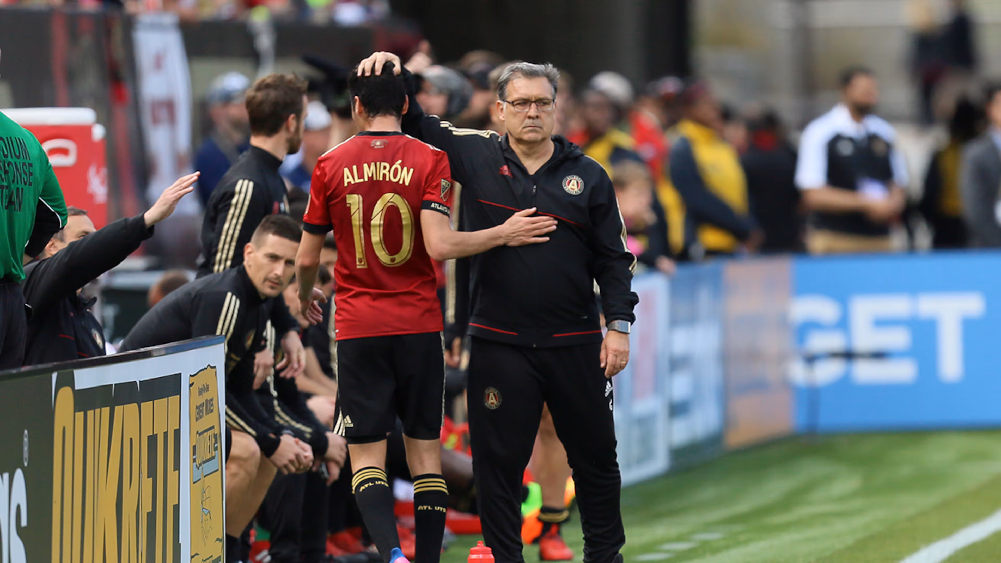 One of Gerardo Martino's (center) challenges in his return as Atlanta United manager will be to help Miguel Almirón (center left), who he managed in Atlanta in 2017-18, rediscover his form after a disappointing 2025 season. Almirón had six goals and seven assists in 31 games after returning to the Five Stripes. (Miguel Martinez/AJC 2017)