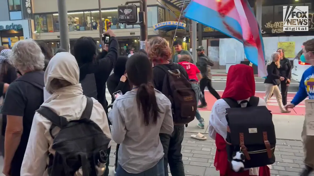 Fight breaks out outside TPUSA event at UC Berkeley.