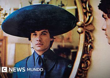 "La ambigüedad sexual le dio a Juan Gabriel en México una libertad que resonó en un pueblo acostumbrado a no decir las cosas"