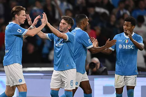 نابولي يتعثر أمام فرانكفورت بالتعادل السلبي في دوري أبطال أوروبا