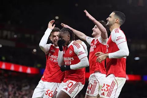 أرسنال يهزم بايرن ميونخ بثلاثية ويواصل التألق في دوري أبطال أوروبا