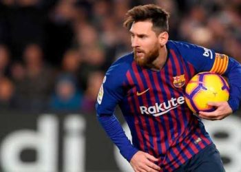 عودة الحلم؟ ميسي يلمح للعودة إلى برشلونة وسط حماسة الجماهير