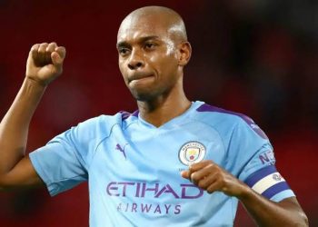 فرناندينيو يرفع الستار عن مسيرته الذهبية ويعلن اعتزاله