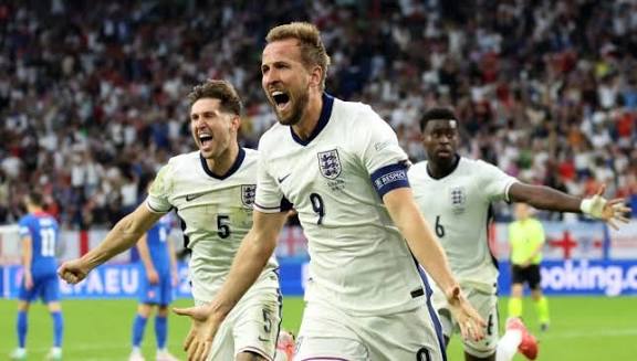 إنجلترا تتألق وتفوز على ألبانيا 2-0 في ختام تصفيات كأس العالم