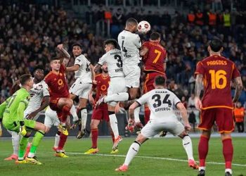 روما يهزم كريمونيزي بثلاثية ويواصل صدارة الدوري الإيطالي