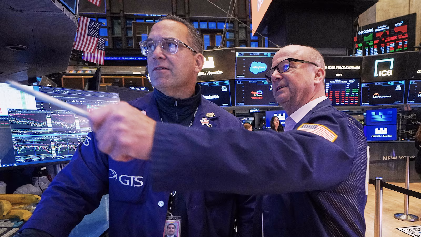 Dow closes down nearly 500 points as AI bubble fears hammer stocks