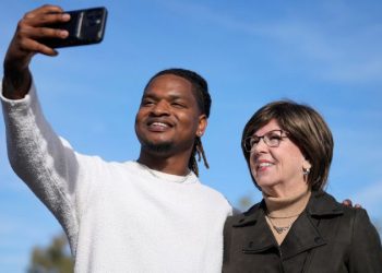 A mistaken text connected Jamal Hinton and Wanda Dench. Now they’ve become one of America’s favorite Thanksgiving traditions