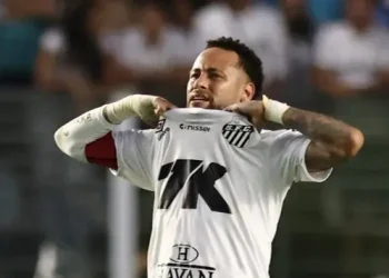 نيمار يتحدى الأطباء ويعود للملعب بحثاً عن تذكرة كأس العالم!