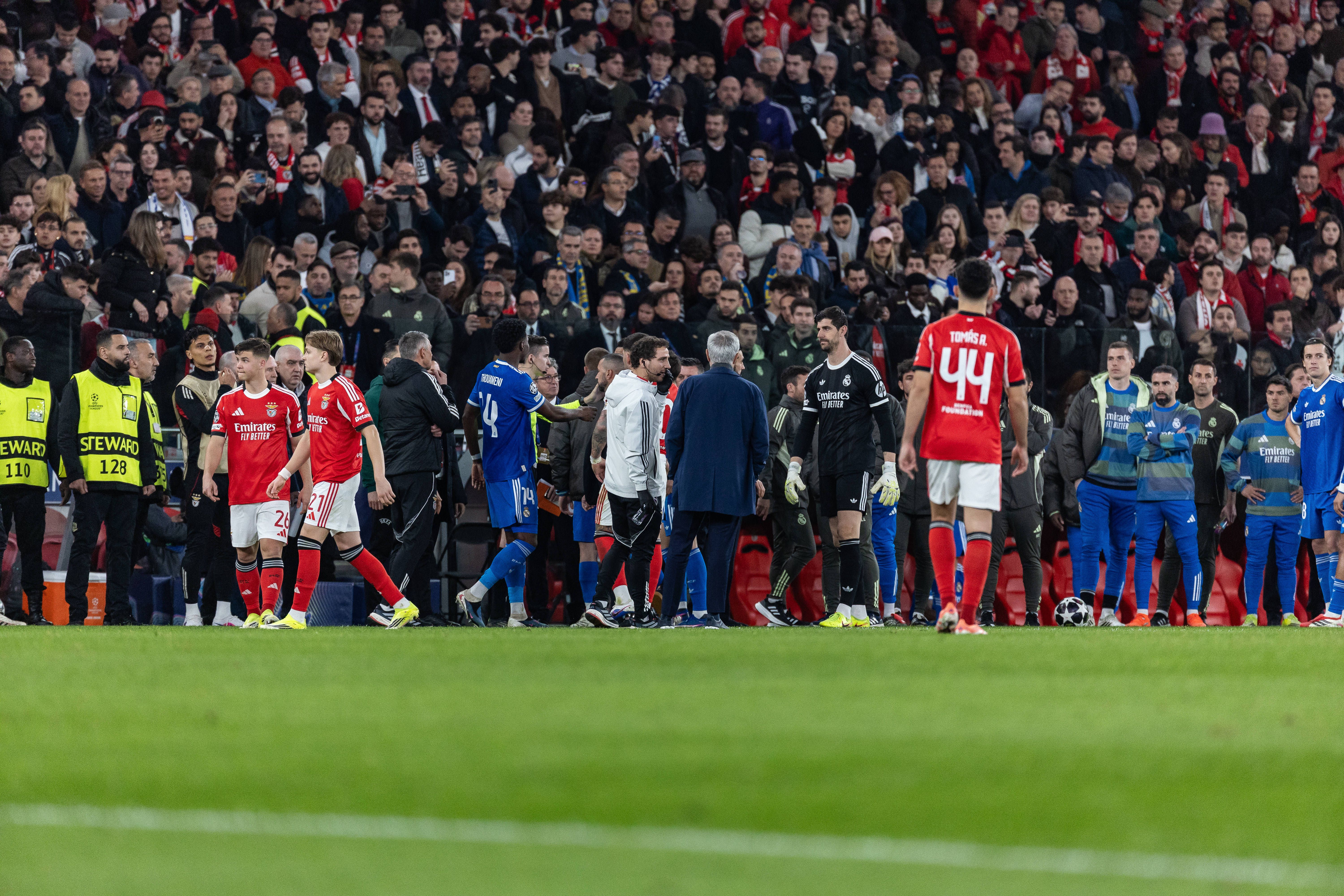 Confusão estendeu-se aos bancos (IMAGO)