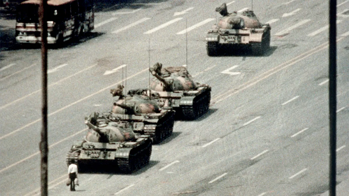 "Tank Man" photo