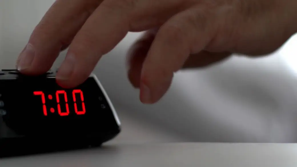 Click to play video: 'Daylight saving time: Is the clock change messing with your ability to work?'