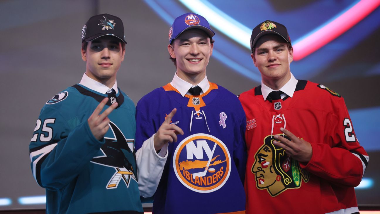Top Blackhawks prospect Anton Frondell makes debut at Islanders