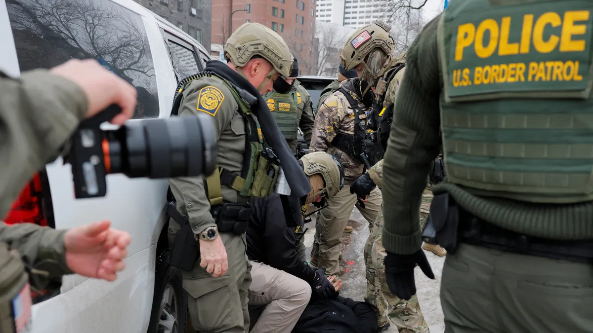 White House offers concessions to Dems in bid to end DHS shutdown