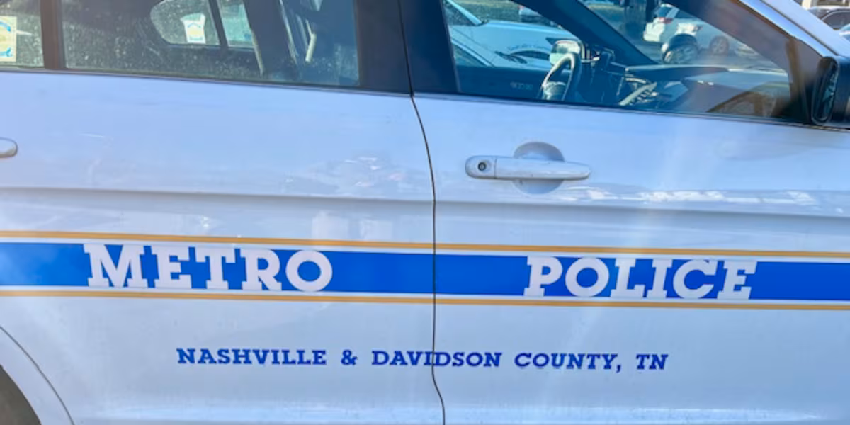 Man killed in rollover crash on I-40 in Nashville